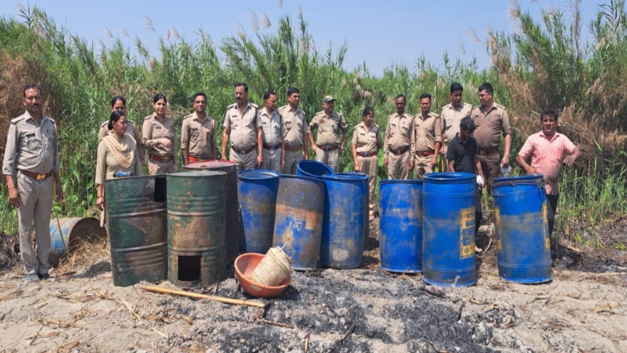 Excise Department Police jointly raided and 1500 liters of Lahan destroyed, 180 liters of raw liquor recovered
