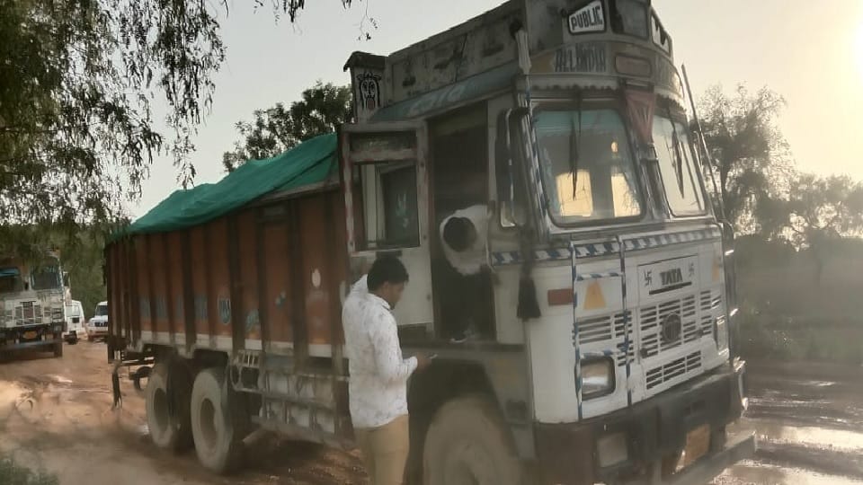 Amazing game of mining mafia, sitting at home of overloaded dumper, engine shuts down, RTA team in trouble