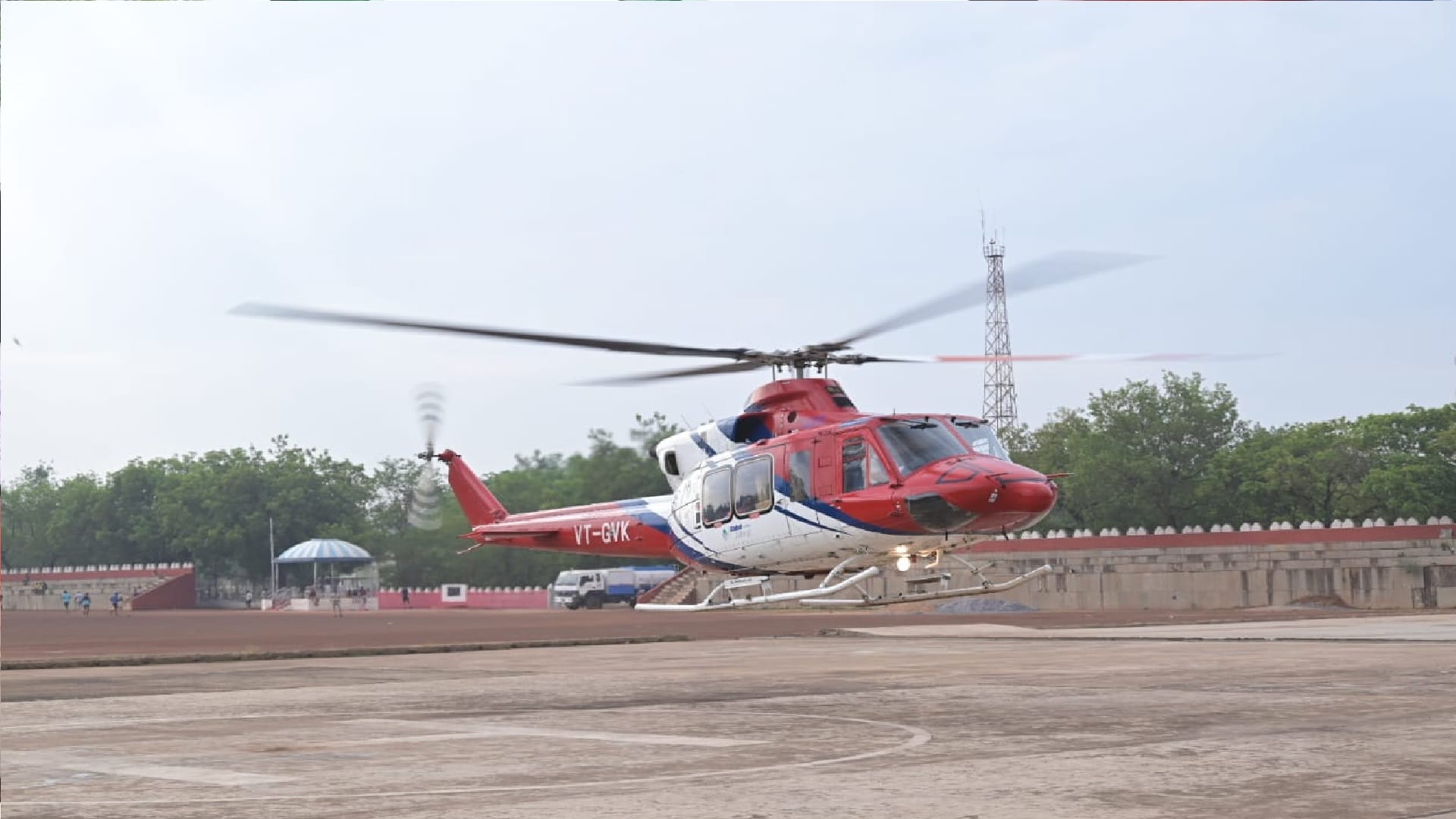 CG board Toppers students traveled from sky to Raipur, said- dreams fulfilled by sitting in a helicopter