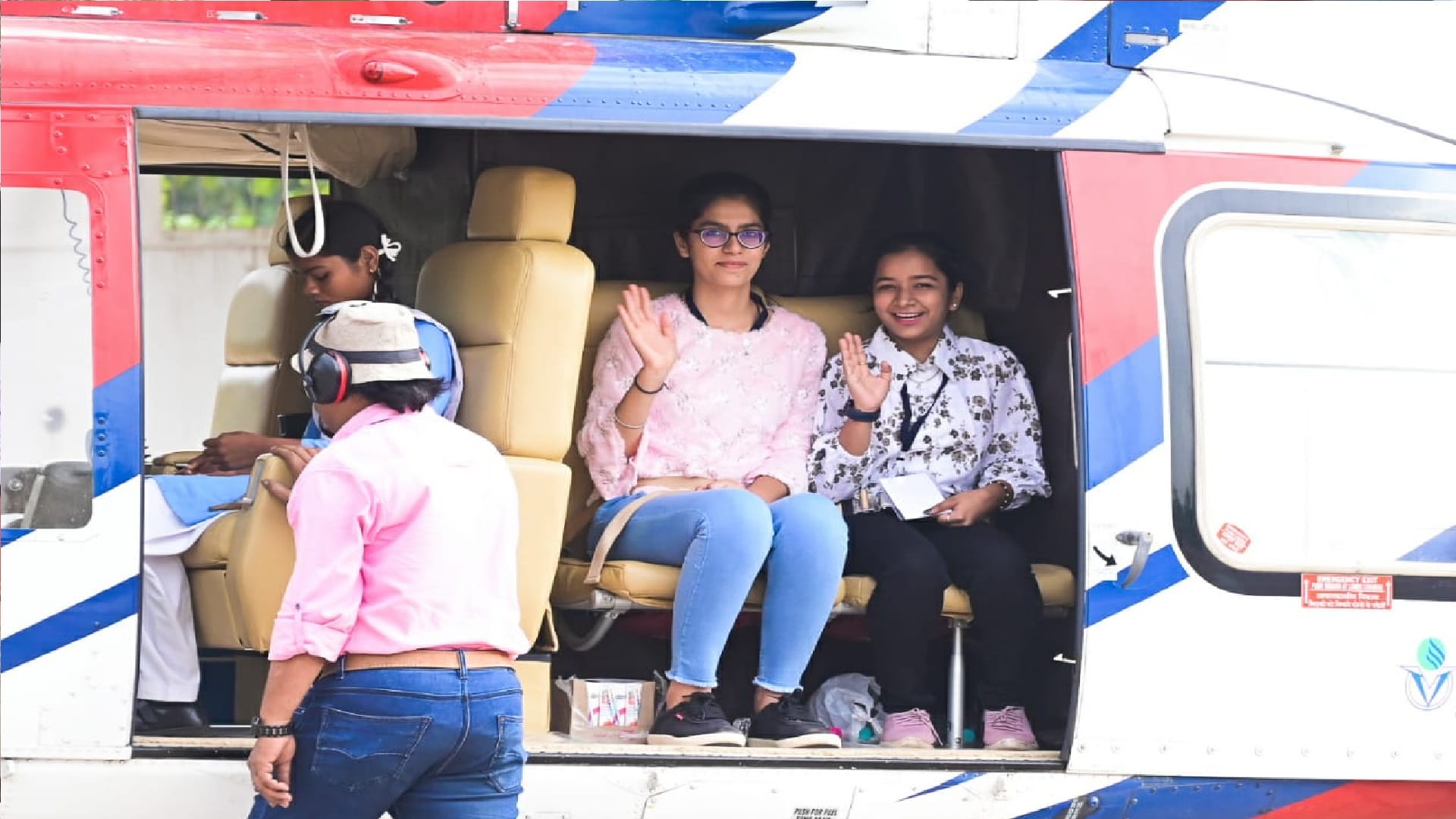 CG board Toppers students traveled from sky to Raipur, said- dreams fulfilled by sitting in a helicopter