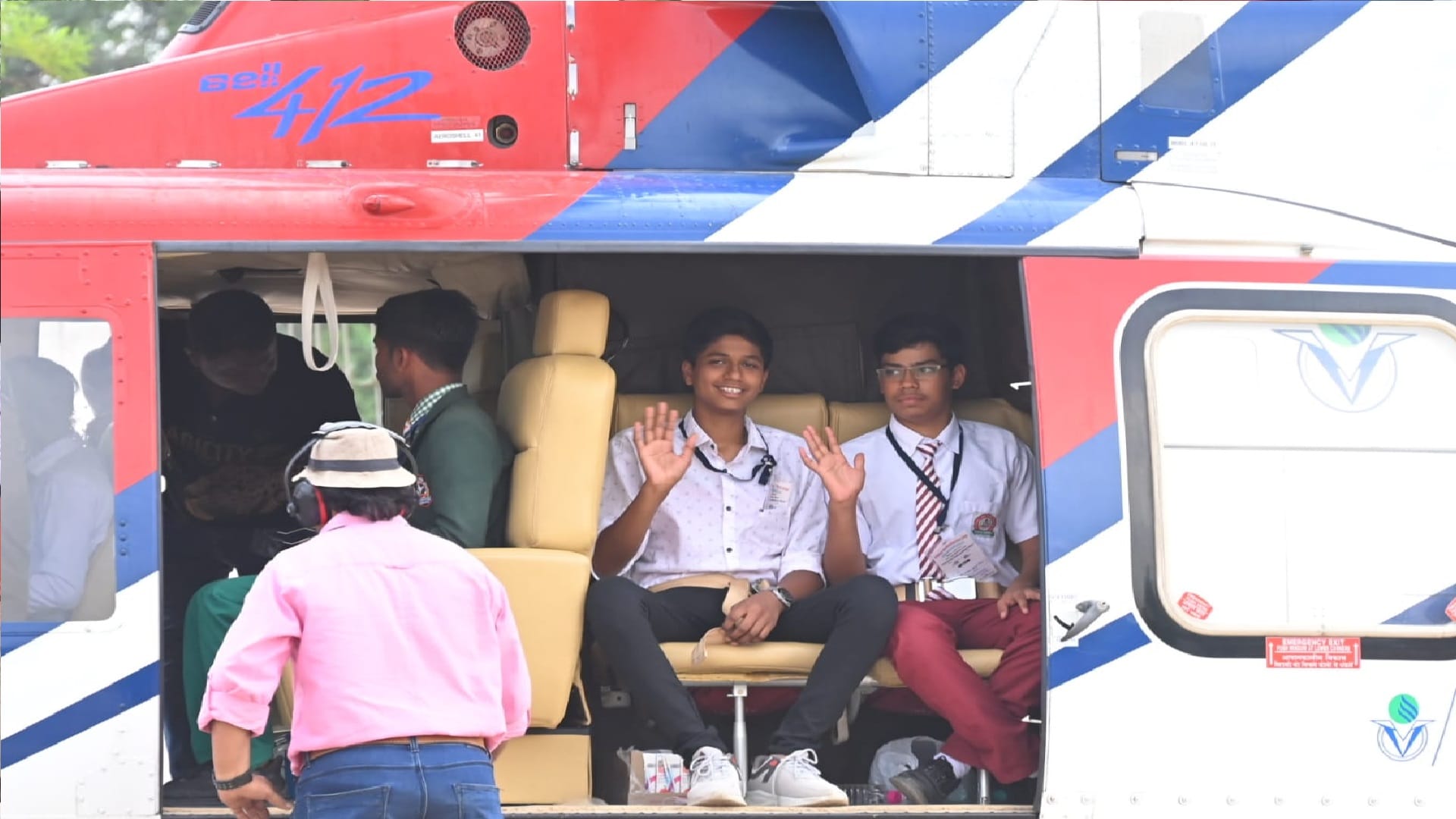 CG board Toppers students traveled from sky to Raipur, said- dreams fulfilled by sitting in a helicopter