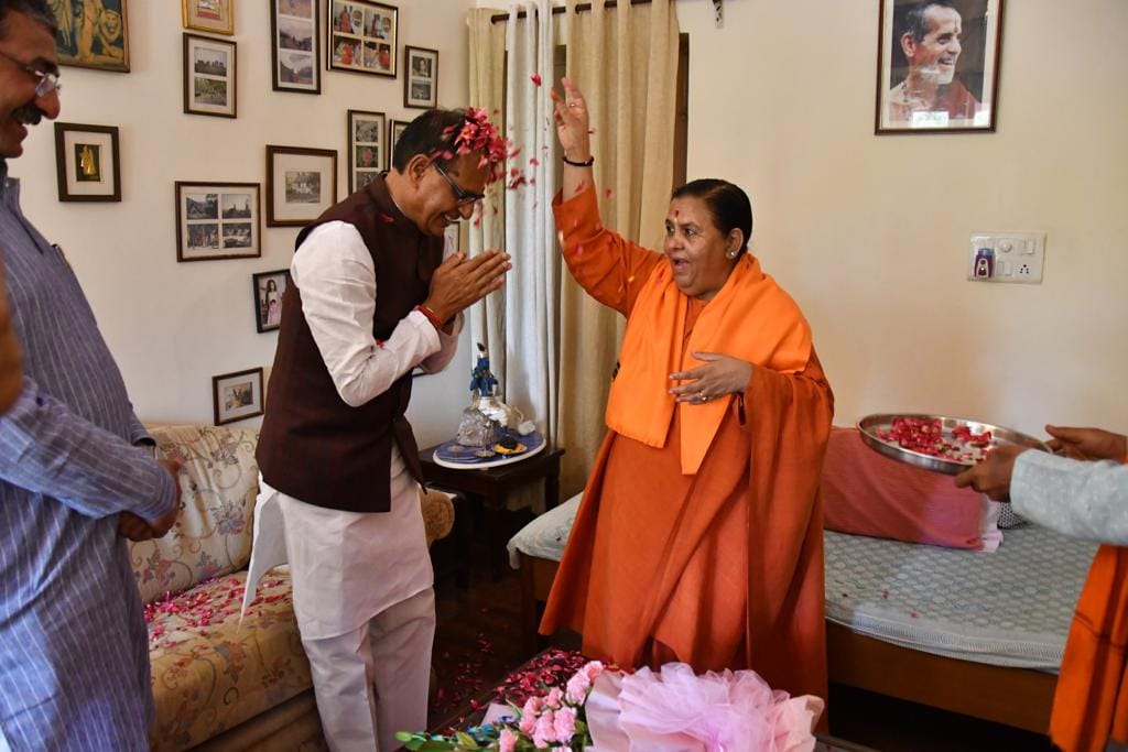 MP News: Shivraj took blessings of Uma Bharti, former CM said – I am the first dear sister