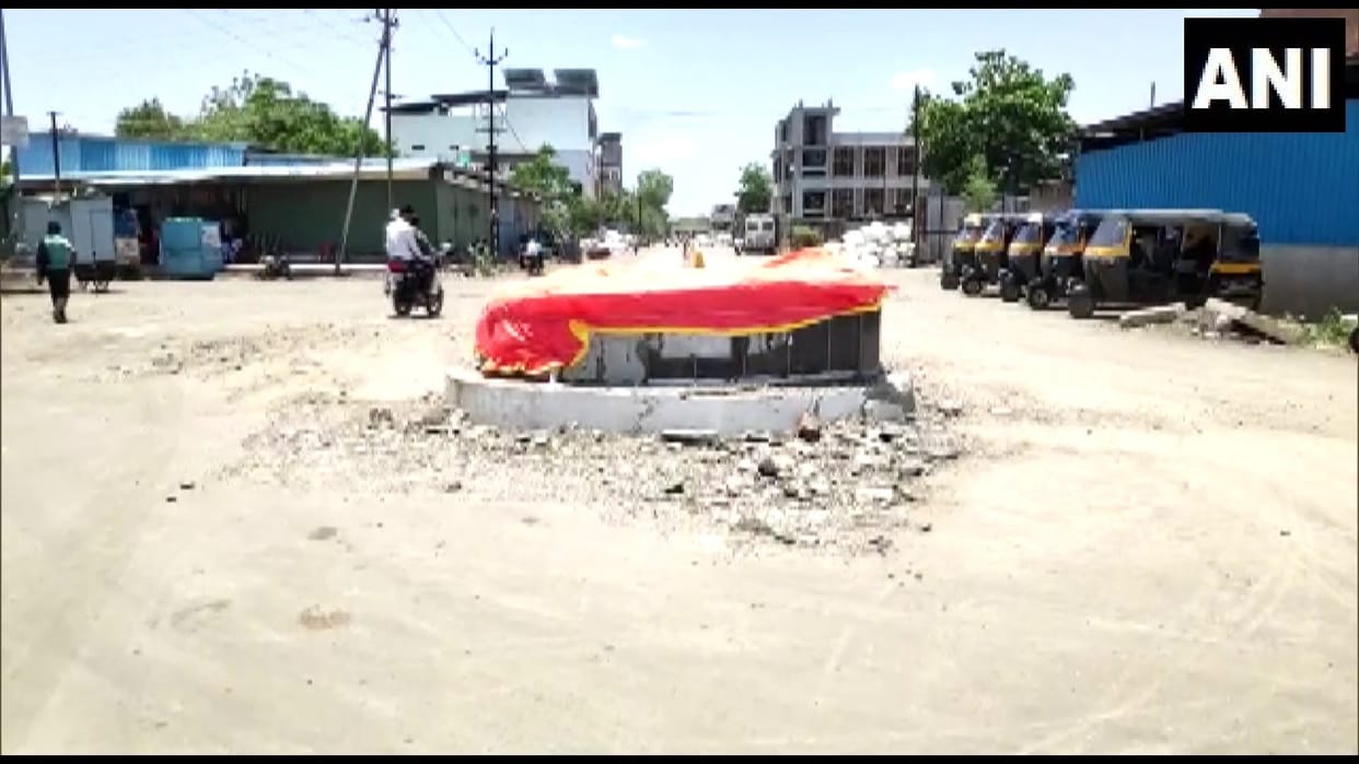 Controversy erupts as Tipu Sultan illegal monument found built in Dhule Maharashtra AIMIM MLA removes it news