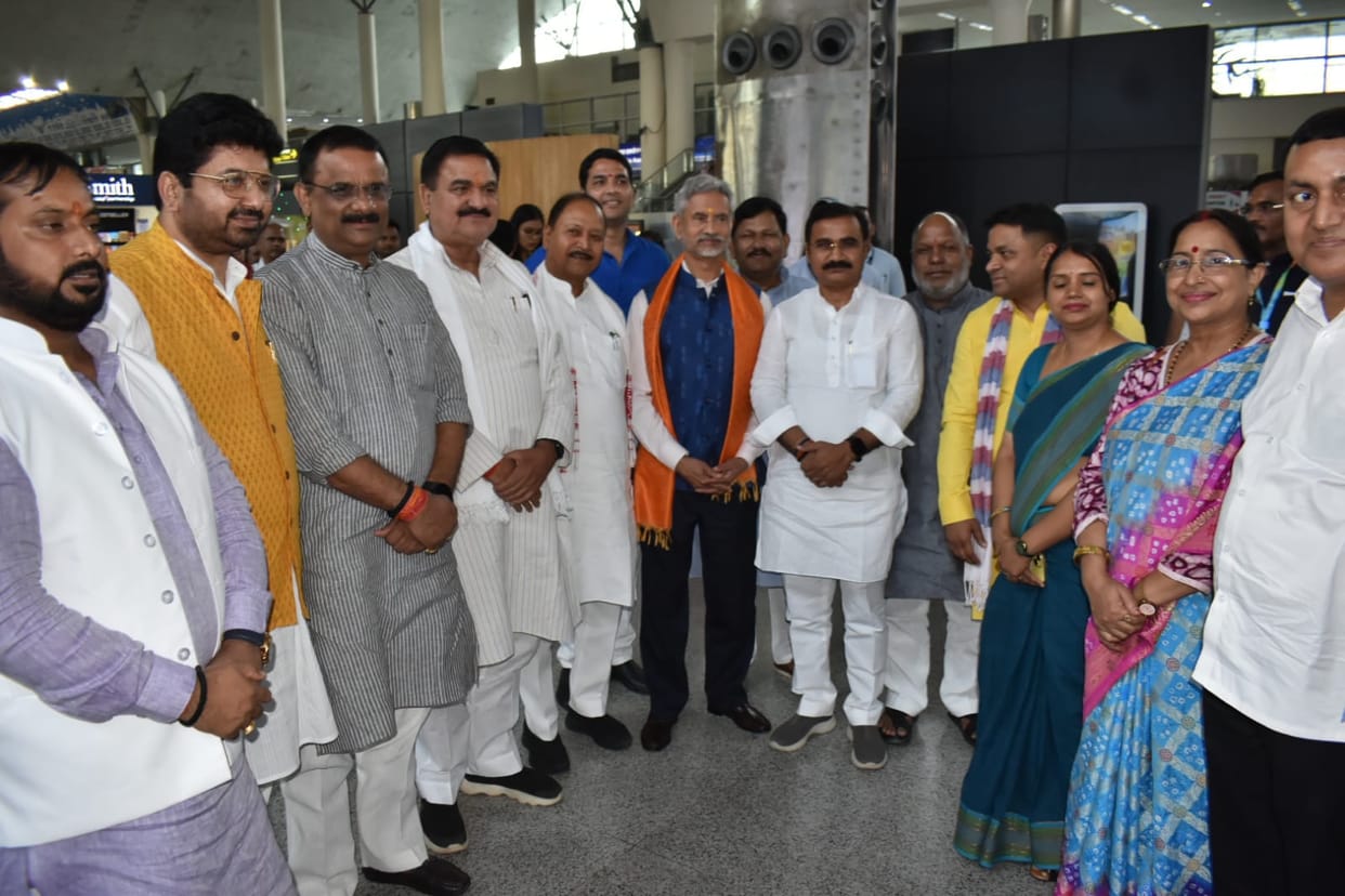 Foreign Minister dr s jaishankar reached varanasi to welcome  guests of G-20