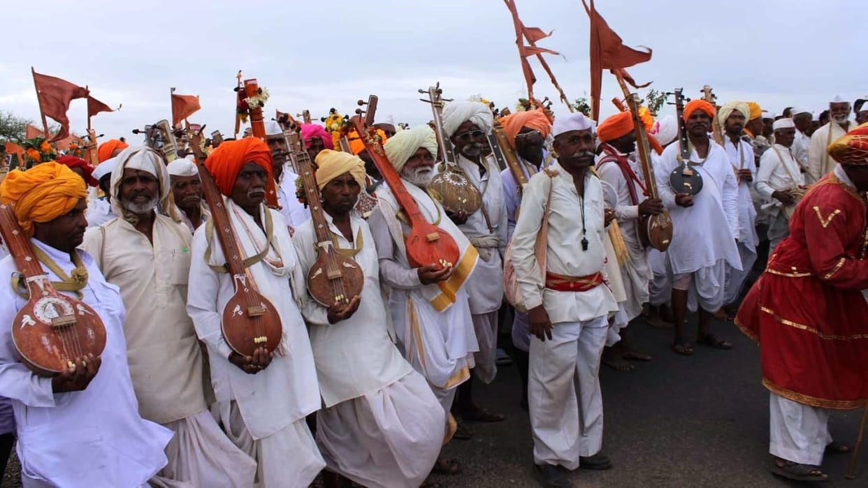Maharashtra News Updates: People of Warkari community sitting on dharna for not getting seats during the yatra