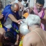 बाबा महाकाल का पूजन करते डीके शिवकुमार