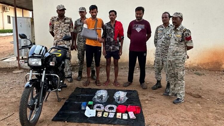 Chhattisgarh Police Arrested Three Suppliers Of Naxalites Along With ...