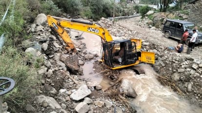Himachal News: Cloudburst in Mandi jcb machine bridge construction material swept away