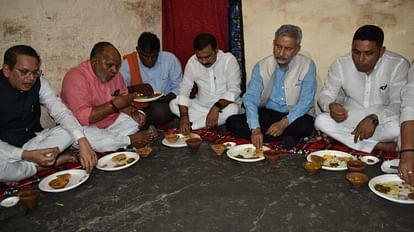 External Affairs Minister S Jaishankar breakfast at Dalit booth President residence in varanasi