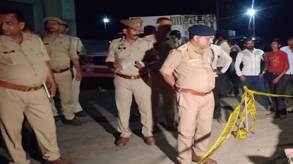 Divyang brother was killed by cutting him with an ax while sleeping at night Kasganj news