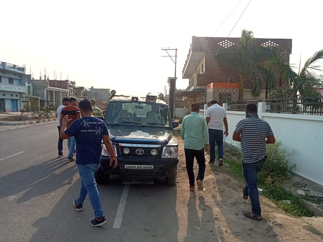 Encounter in azamgarh Two miscreants involved in robbery of Rs 8 lakh injured five other arrested