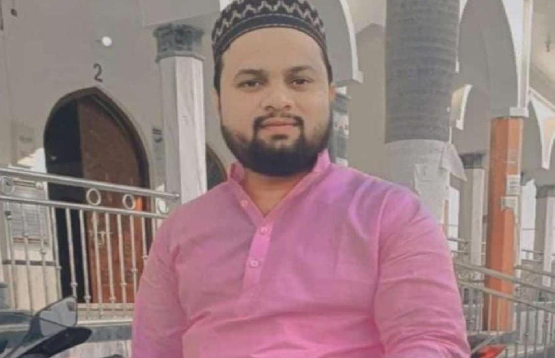 Dumper hit car parked in front of Lucknow Haj House two youths of Azamgarh going to Mecca died