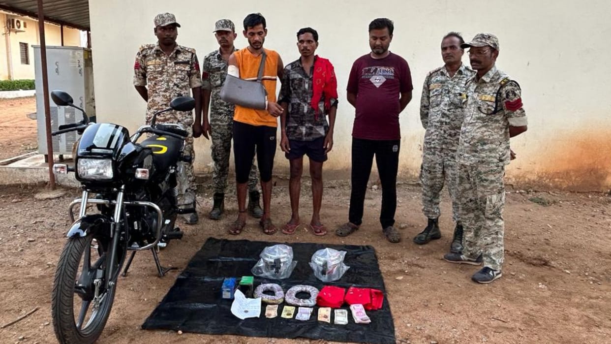 chhattisgarh Police arrested three suppliers of Naxalites along with two thousand notes and bike in dantewada