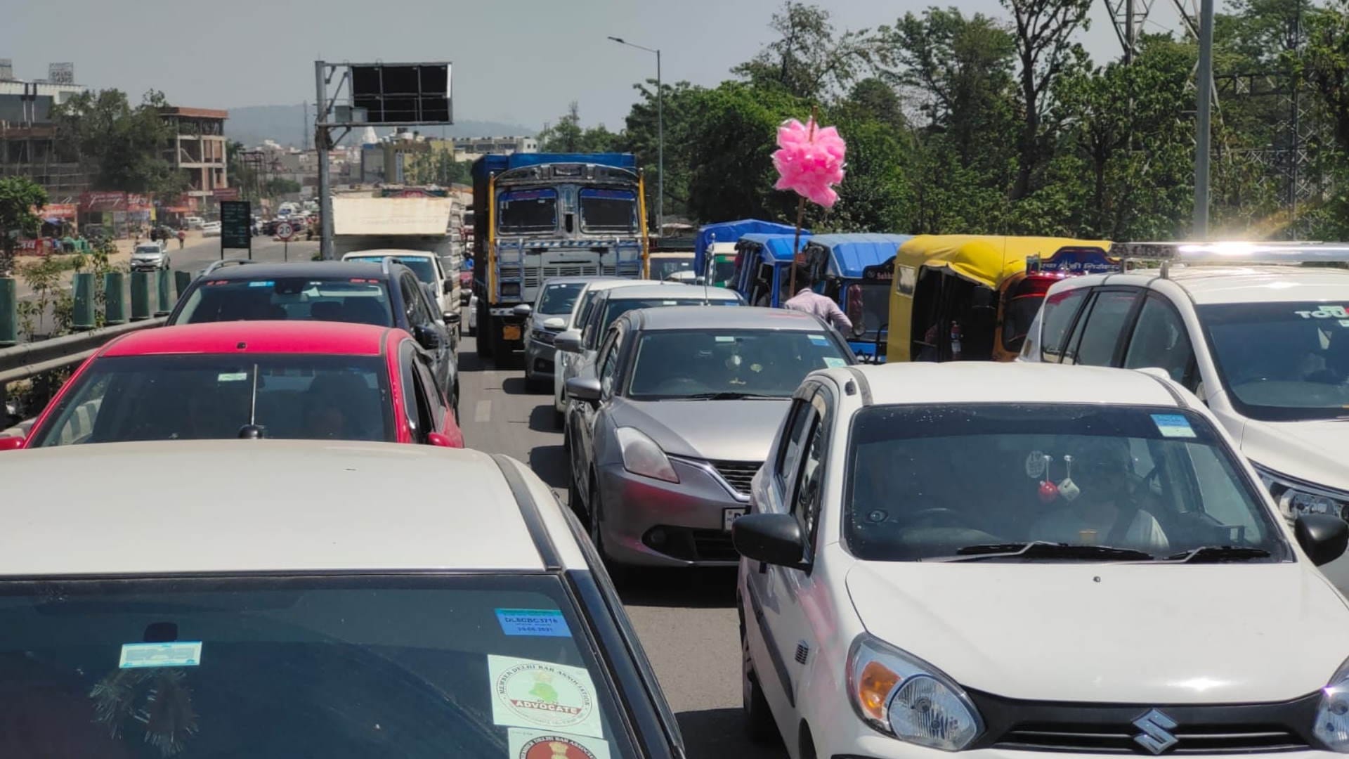 Weekend Highway jam in Rishikesh Haridwar mussoorie huge crowd of tourists Uttarakhand Watch photos