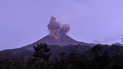Philippines Thousands evacuated near Mayon Volcano after it spews ash