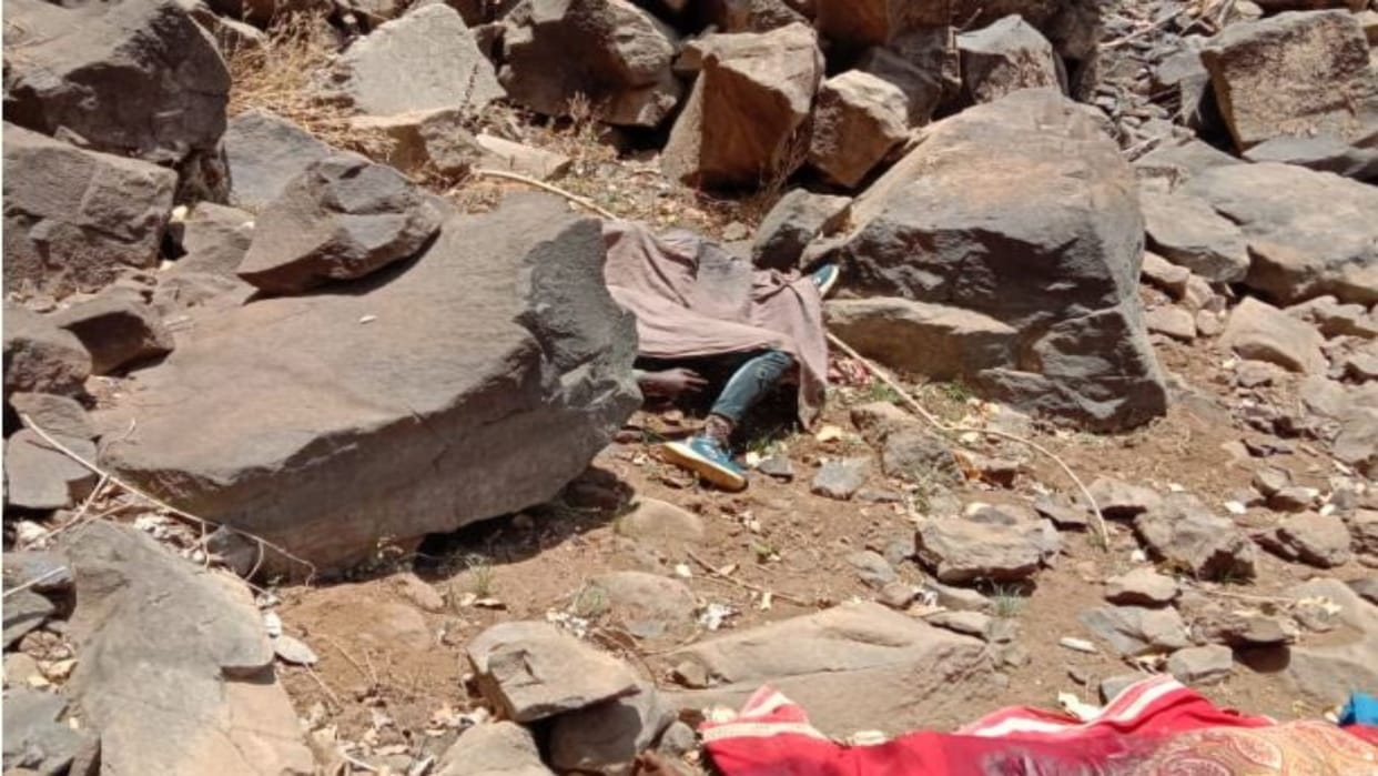 Husband wife died by jumping from the mountain into the ditch in Umaria