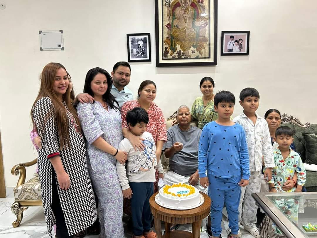 Bihar: Lalu Prasad, celebrating birthday, Rabri residence; Rohini, Misa, Tejashwi, Rajshree, Tej Pratap, RJD