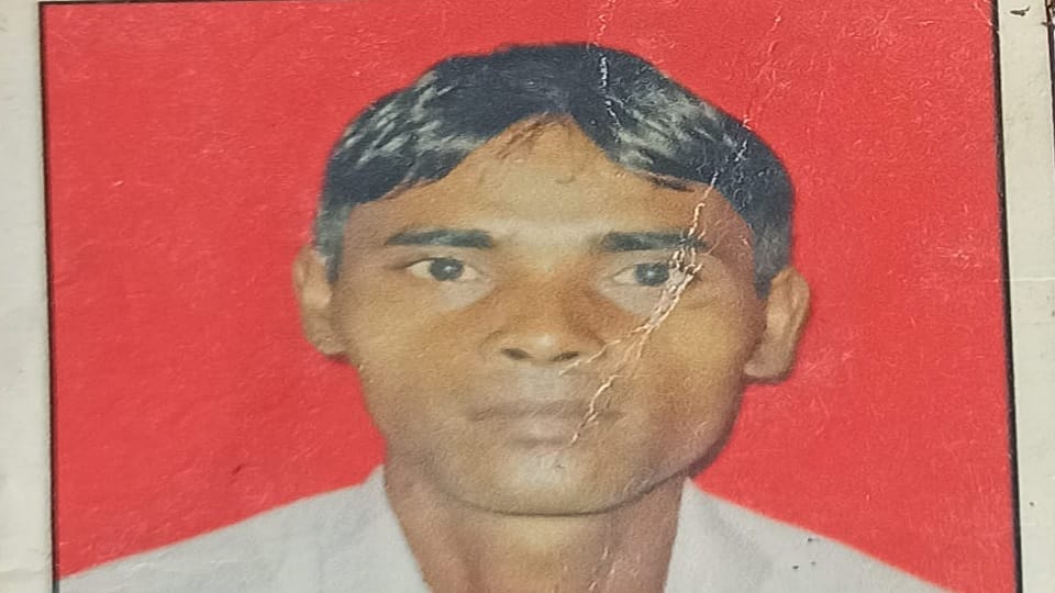Madanpal commits suicide in Amroha, blames the police