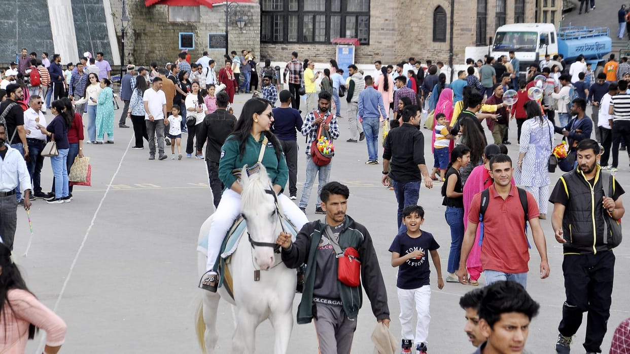 summer tourist season in shimla 29 thousand vehicles entry everyday in shimla
