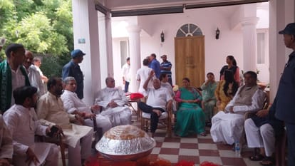 Bihar: Lalu Prasad, celebrating birthday, Rabri residence; Rohini, Misa, Tejashwi, Rajshree, Tej Pratap, RJD