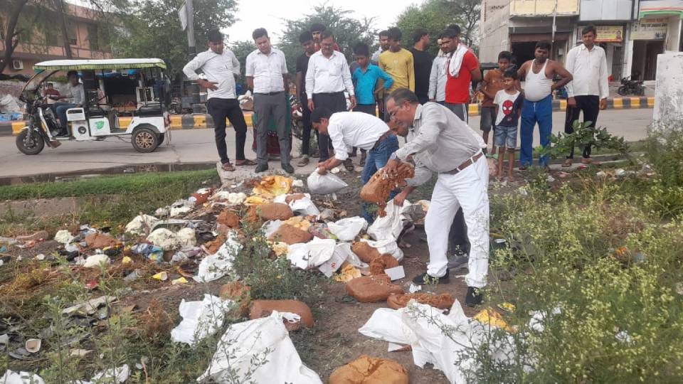 Food Department team caught several quintals of spoiled peda and milk cake during raid in Mathura