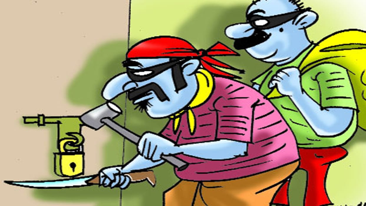 Katni News: Thieves challenging the police ran away with goods worth more than three lakhs in 30 minutes