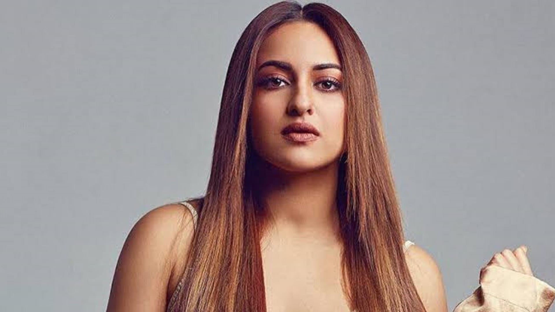 actress who do action stunts shraddha kapoor katrina kaif sonakshi sinha deepika padukone priyanka chopra