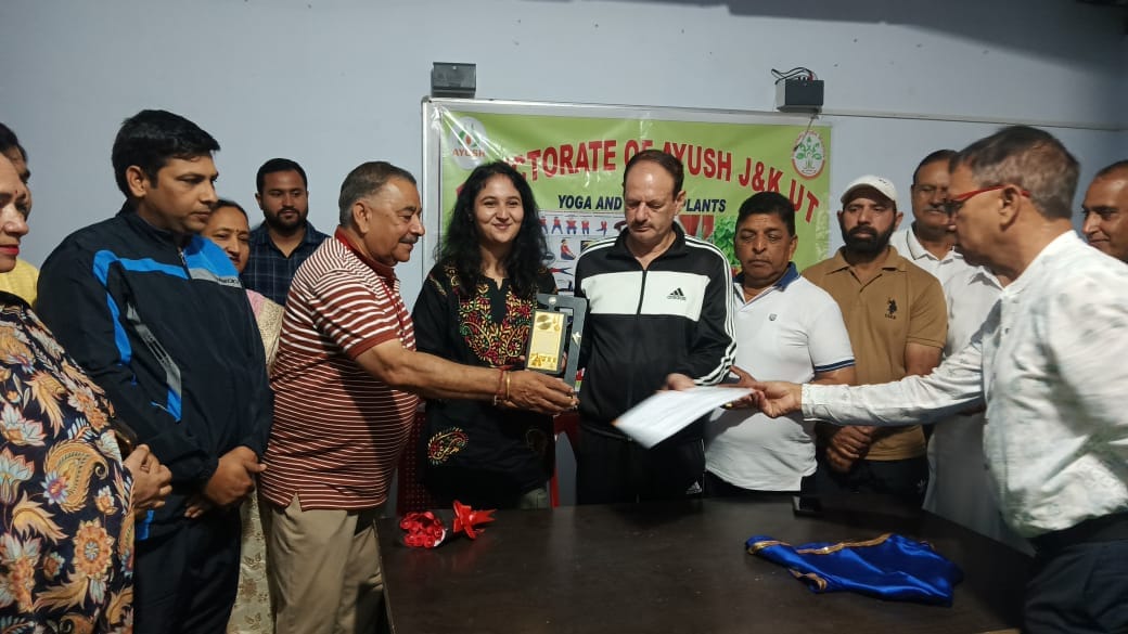 jammu kashmir: rajouri noushera Simran Bala cracked UPSC CAPF exam this year