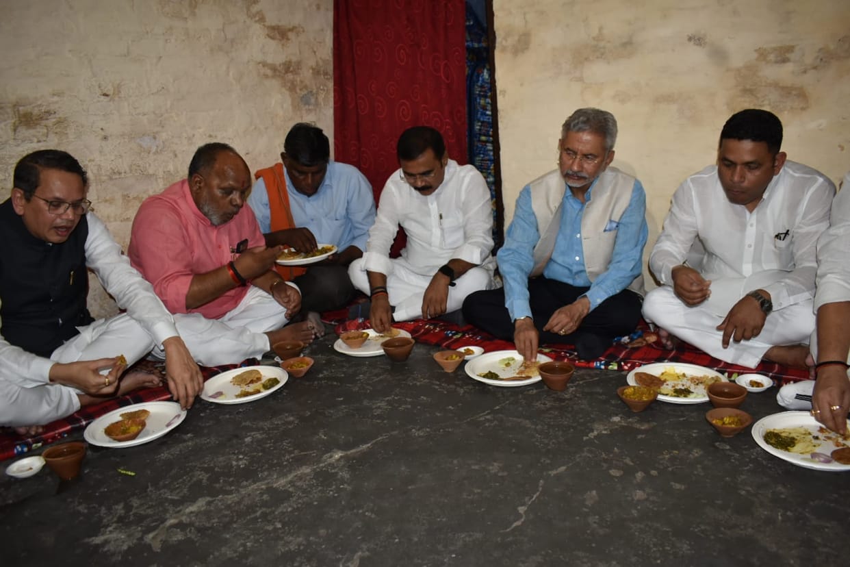 G20 in Varanasi 2023 External Affairs Minister S Jaishankar Breakfast at Dalit Booth President Residence