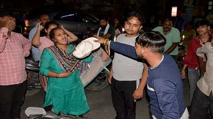 girl beat the young man with slippers