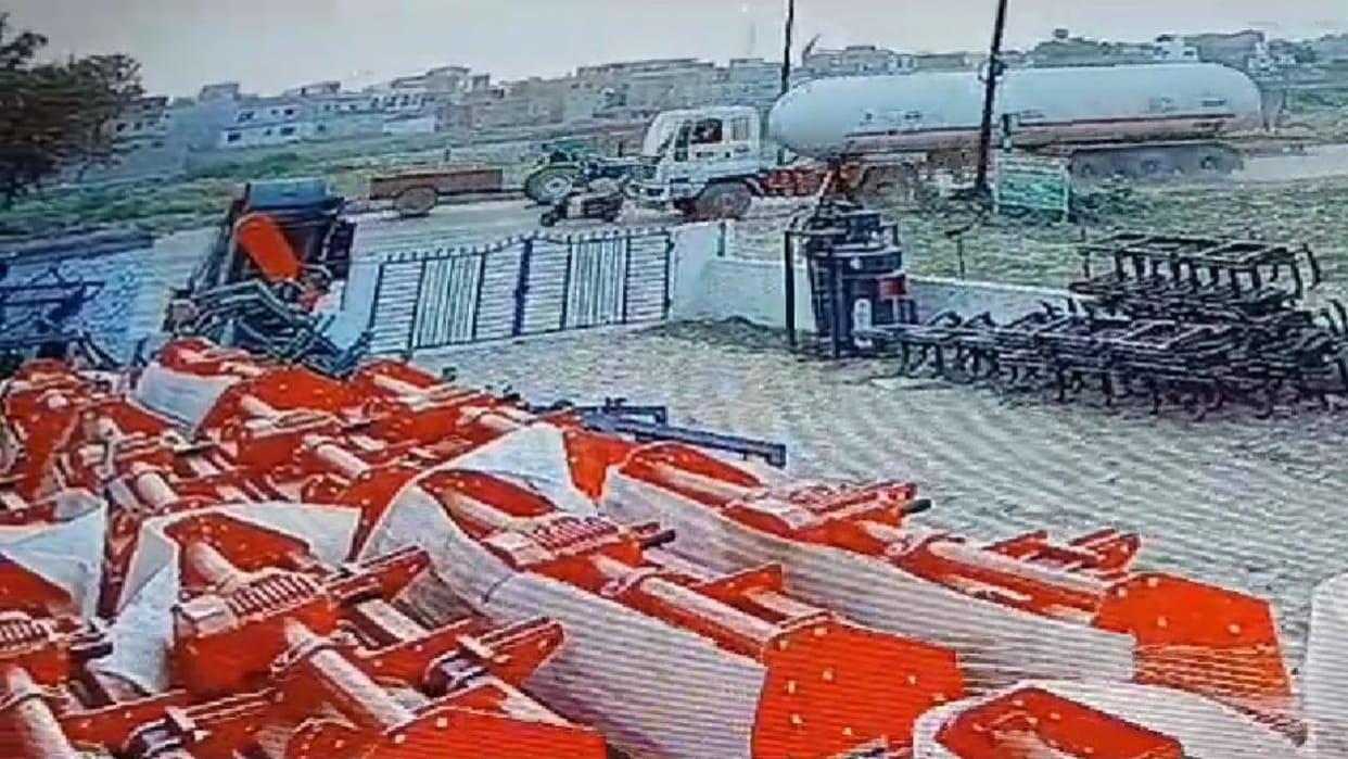 A tanker hit a scooty rider from behind in Motihari, died on the spot; Video of accident surfaced