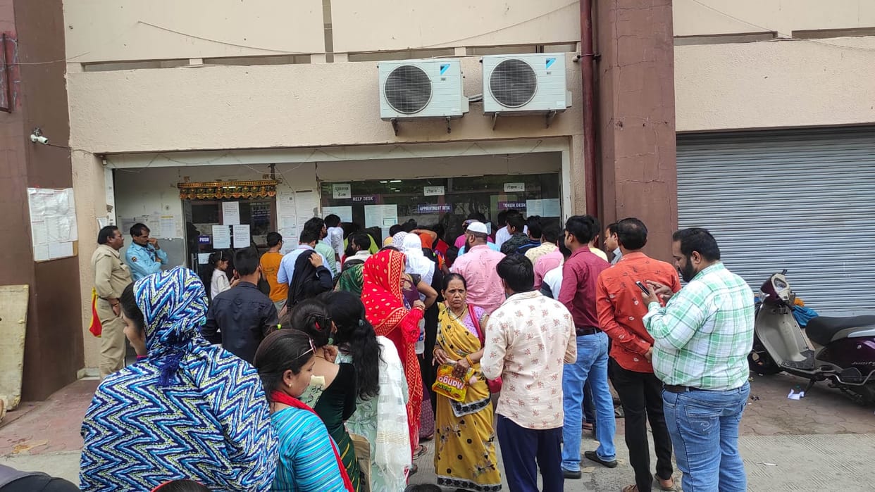 More than 90 Aadhaar centers were closed in Indore, on the other hand, the government issued orders to update