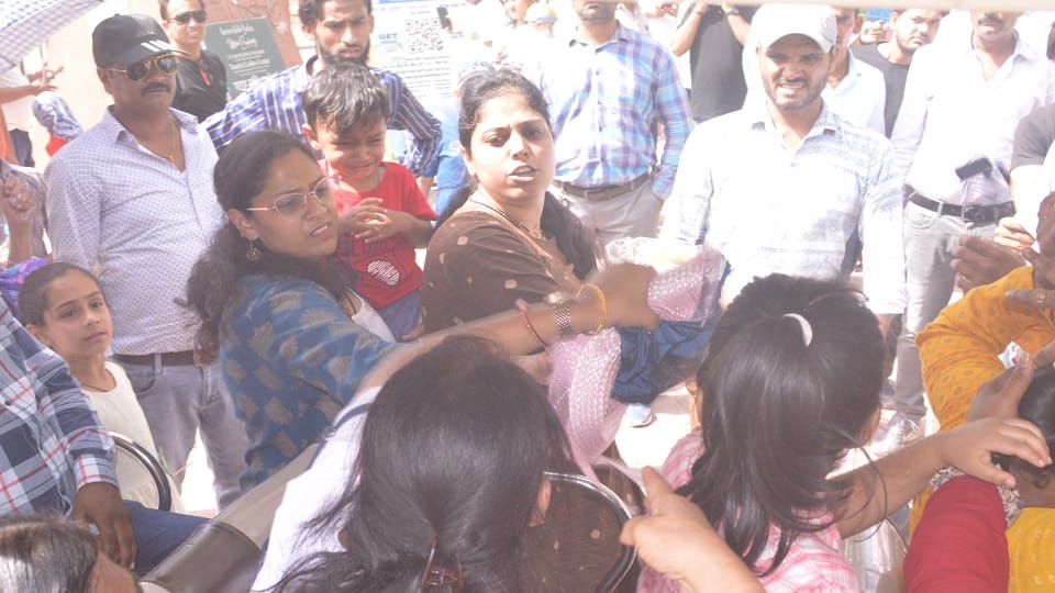 Taj West Gate Women tourists kick and punch for a seat in golf cart police calm matter