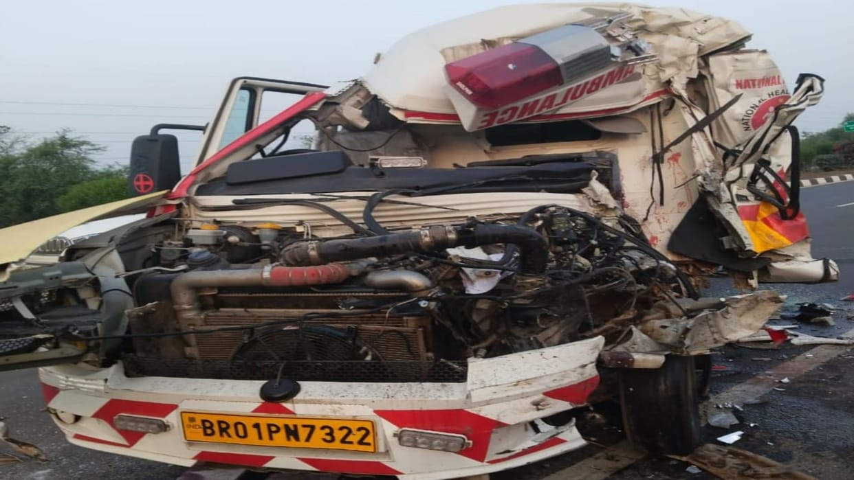 Ambulance returning to Jamui after taking patient to Patna PMCH met with accident, EMT seriously injured