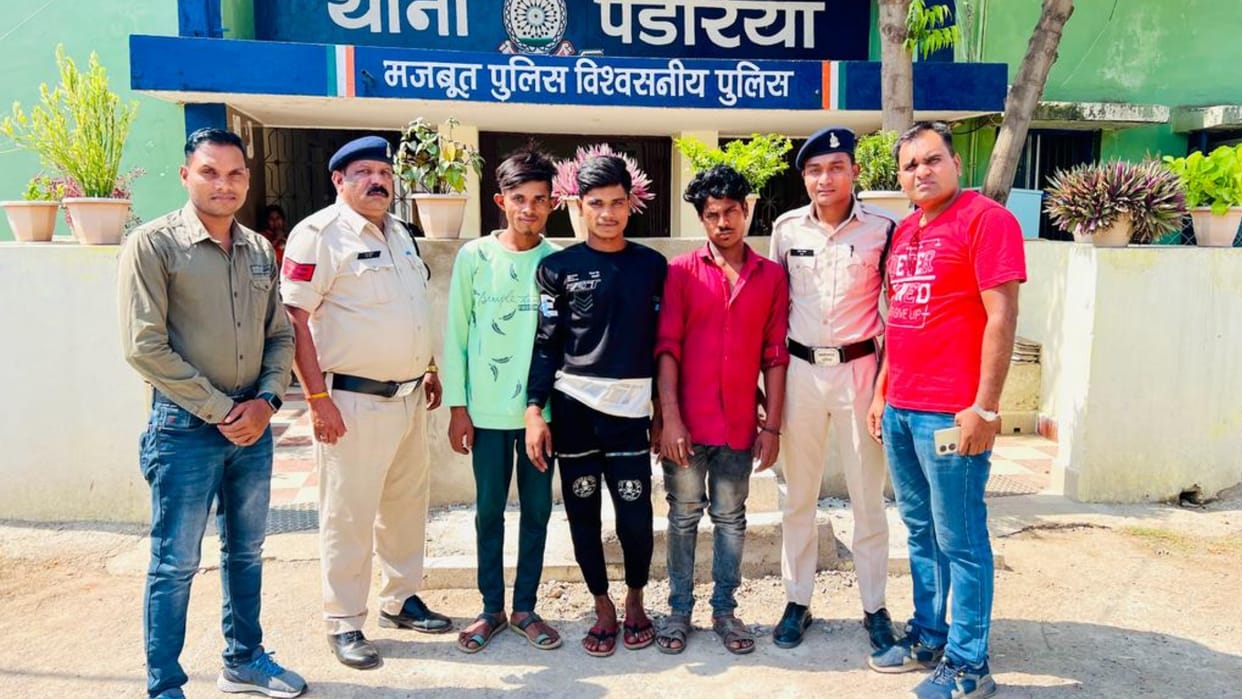 three arrested for stealing AC outer from district office and SBI in Kabirdham