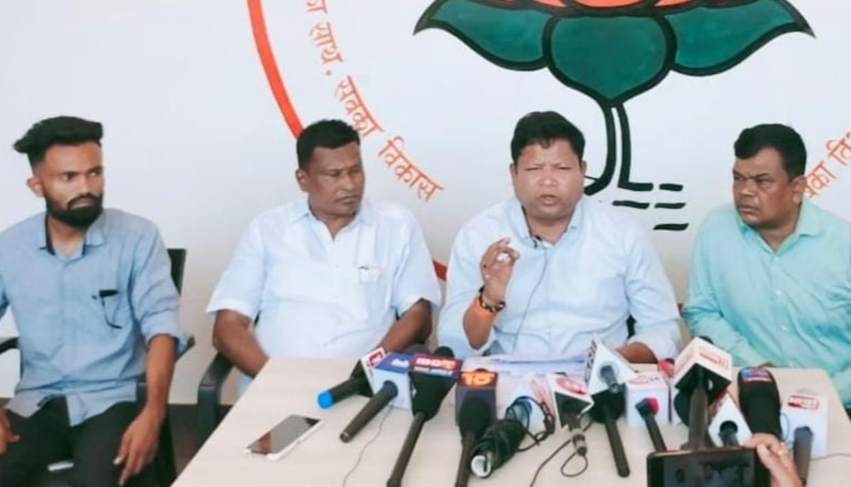 chhattisgarh Former Forest Minister Mahesh Gagda accused Bhupesh govt of cheating on Tendupatta