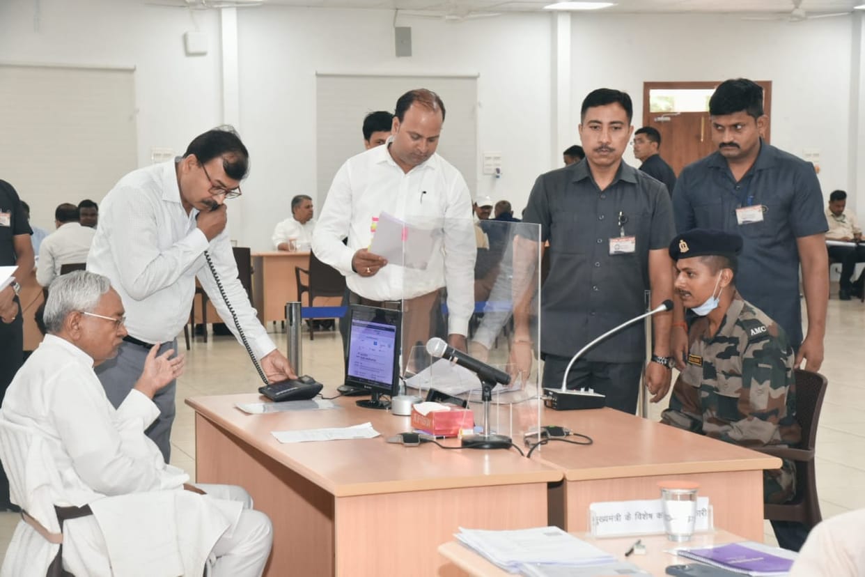Bihar: CM Nitish Kumar's public court, problems of 107 people from different districts were heard