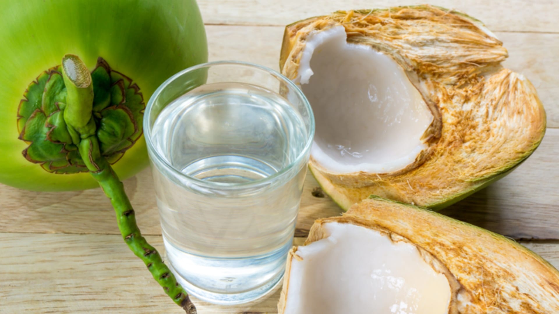 where does coconut water come from know in hindi jane nariyal me pani kaise aata hai
