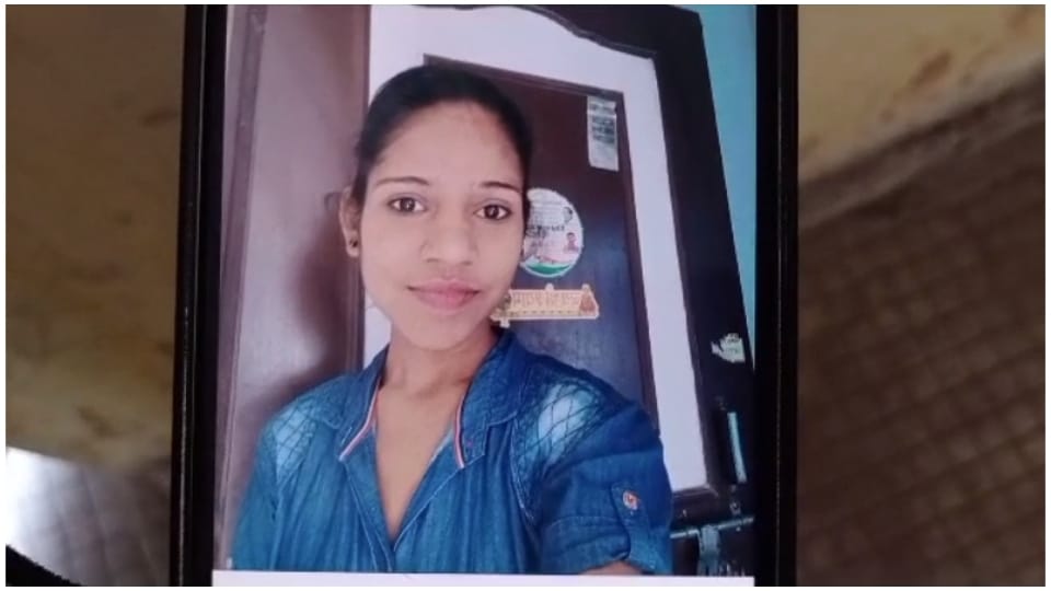 मृतका मुस्कान।