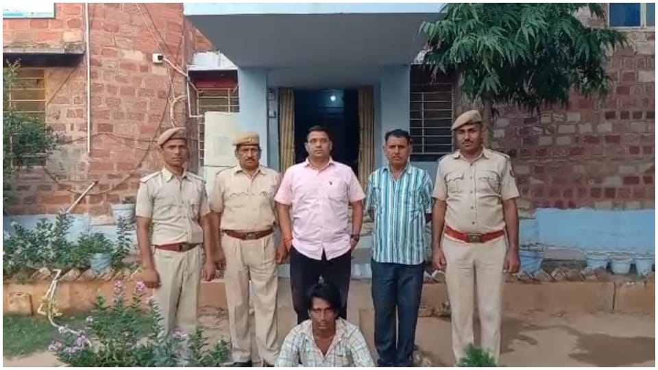 Historysheeter Gabbar Meena arrested in Karauli country made katta and two cartridges seized