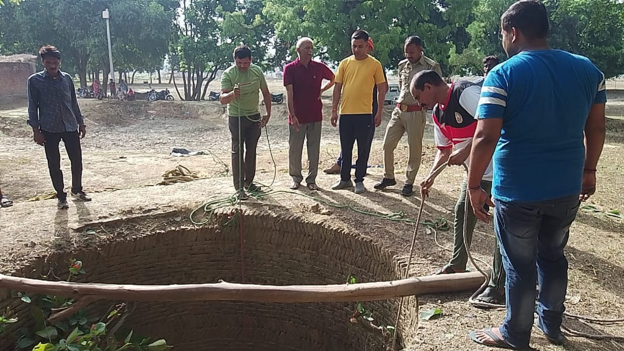 Fed up with the domestic discord, the married woman jumped into the well and killed herself, there was chaos i
