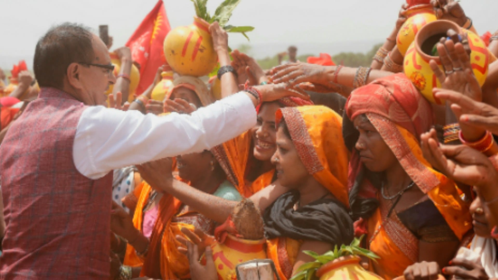 MP News: Bhoomipujan of Harihar Tirth, built at a cost of crores, CM Shivraj sang Ram Bhajan from the stage