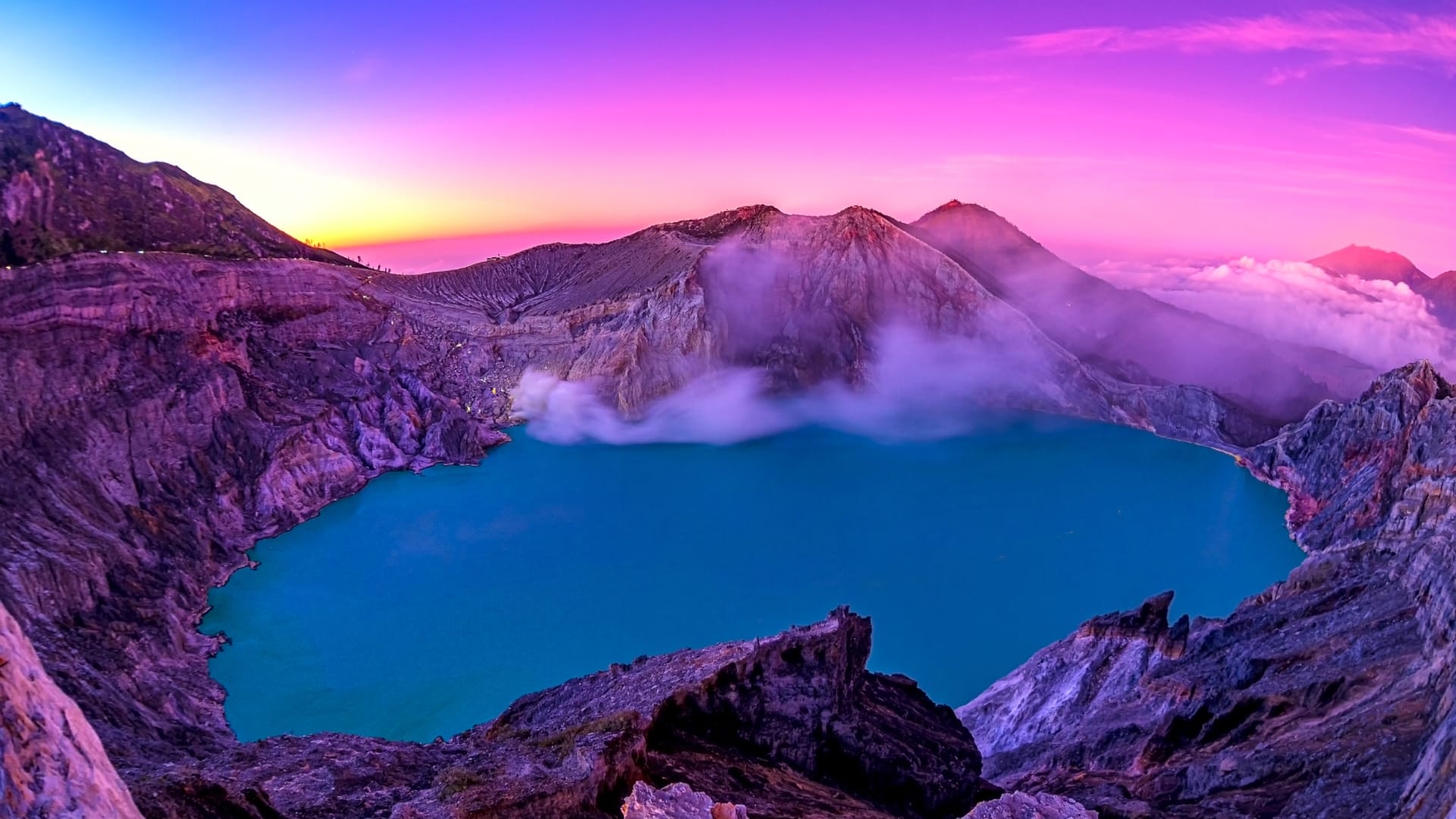 Mysterious Lake: Kawah Ijen Lake Water Turns Blue At Night Know the interesting facts in hindi