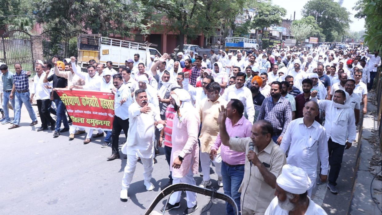 Employees demonstrated in Yamunanagar regarding demands