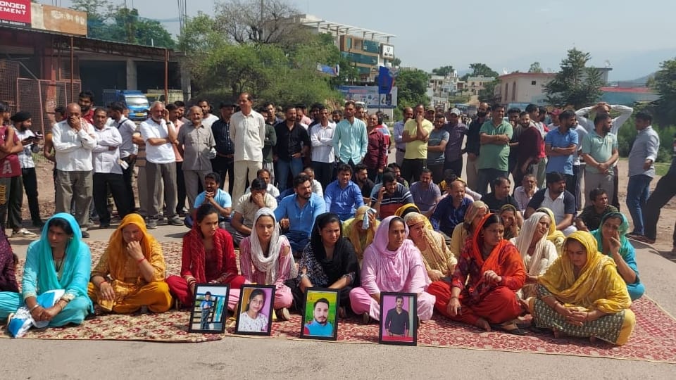 Rajouri Protest by victims of Dhangri terror attack Rajouri Jammu highway jammed
