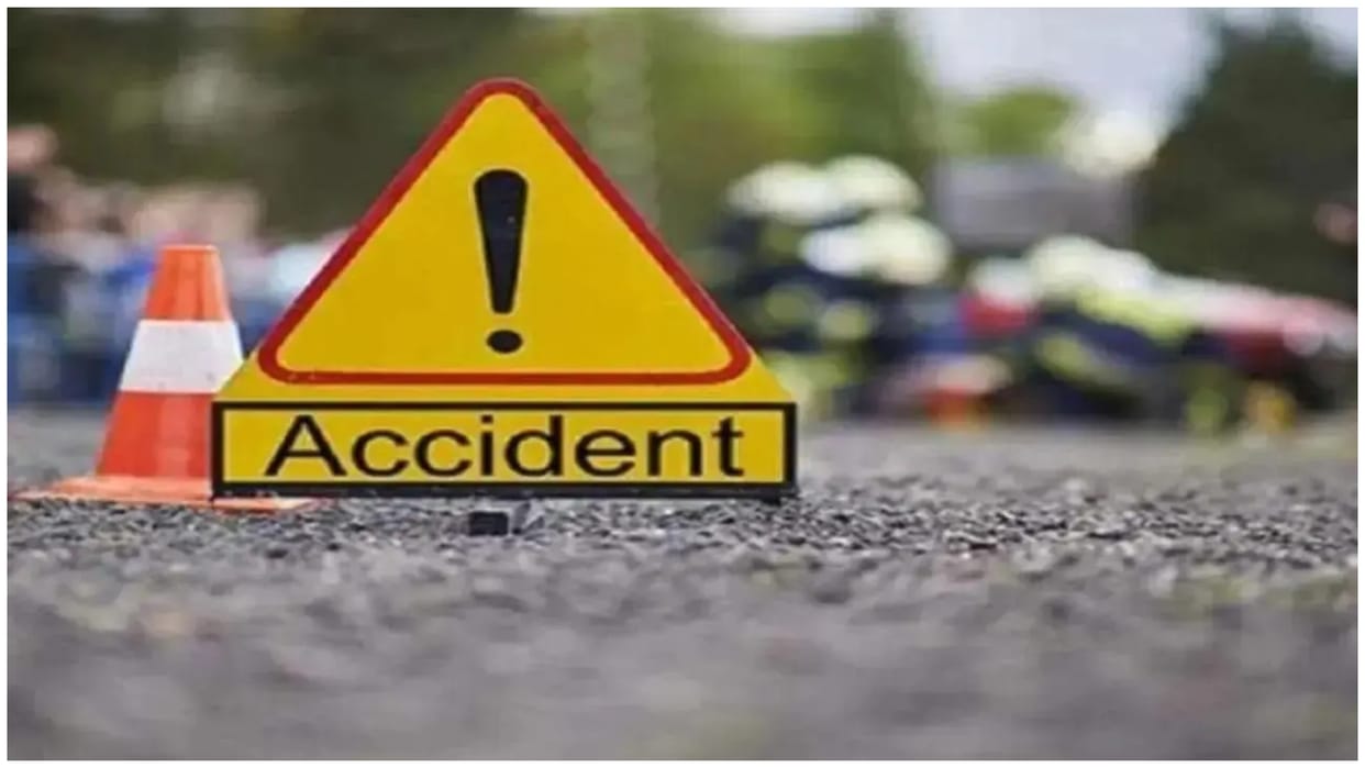 Maha: 4 dead, 4 injured as car hits Samruddhi Expressway divider in Nashik; tyre burst suspected