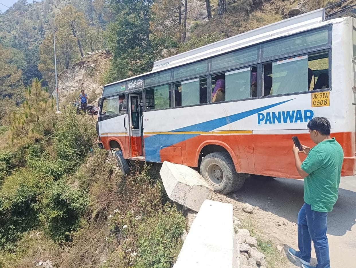 Barat bus Accident in Tehri speeding barati bus broke the Parapet and started swinging in air Uttarakhand news