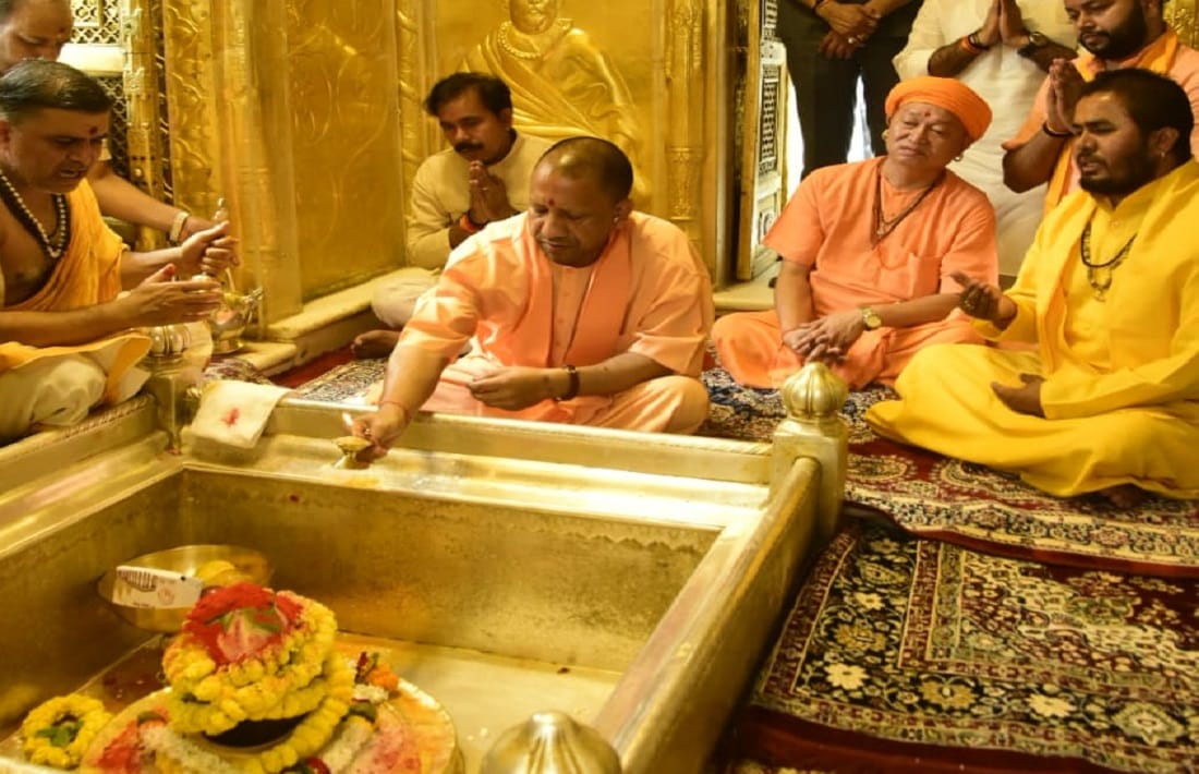 CM Yogi adityanath Worshiped Kashi Vishwanath dahm and Baba Kalbhairav temple
