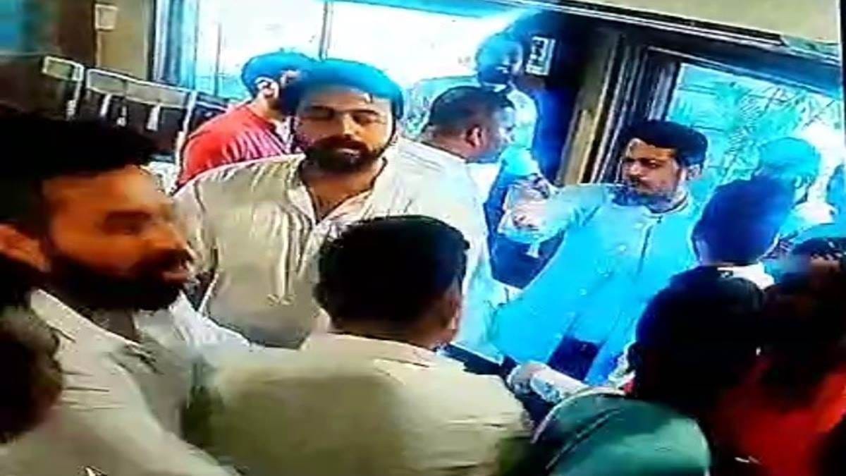 bjym bhartiya janta yuva morcha controversy fight