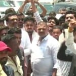 टोल पर प्रदर्शन करते करणी सेना के लोग
